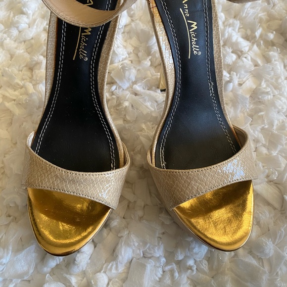 Beige and gold heels - Picture 6 of 9